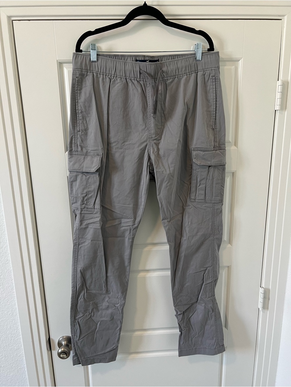 Hollister Men's Light Gray Cargo Pants with Utility Pockets